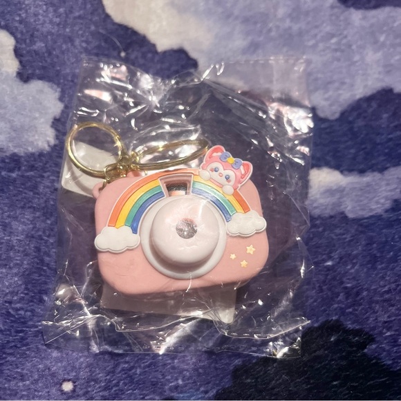 Rainbow Projection Camera Keychain ☆o-[･o･]-o尸 ★ Bundle only please ★ - Picture 2 of 3